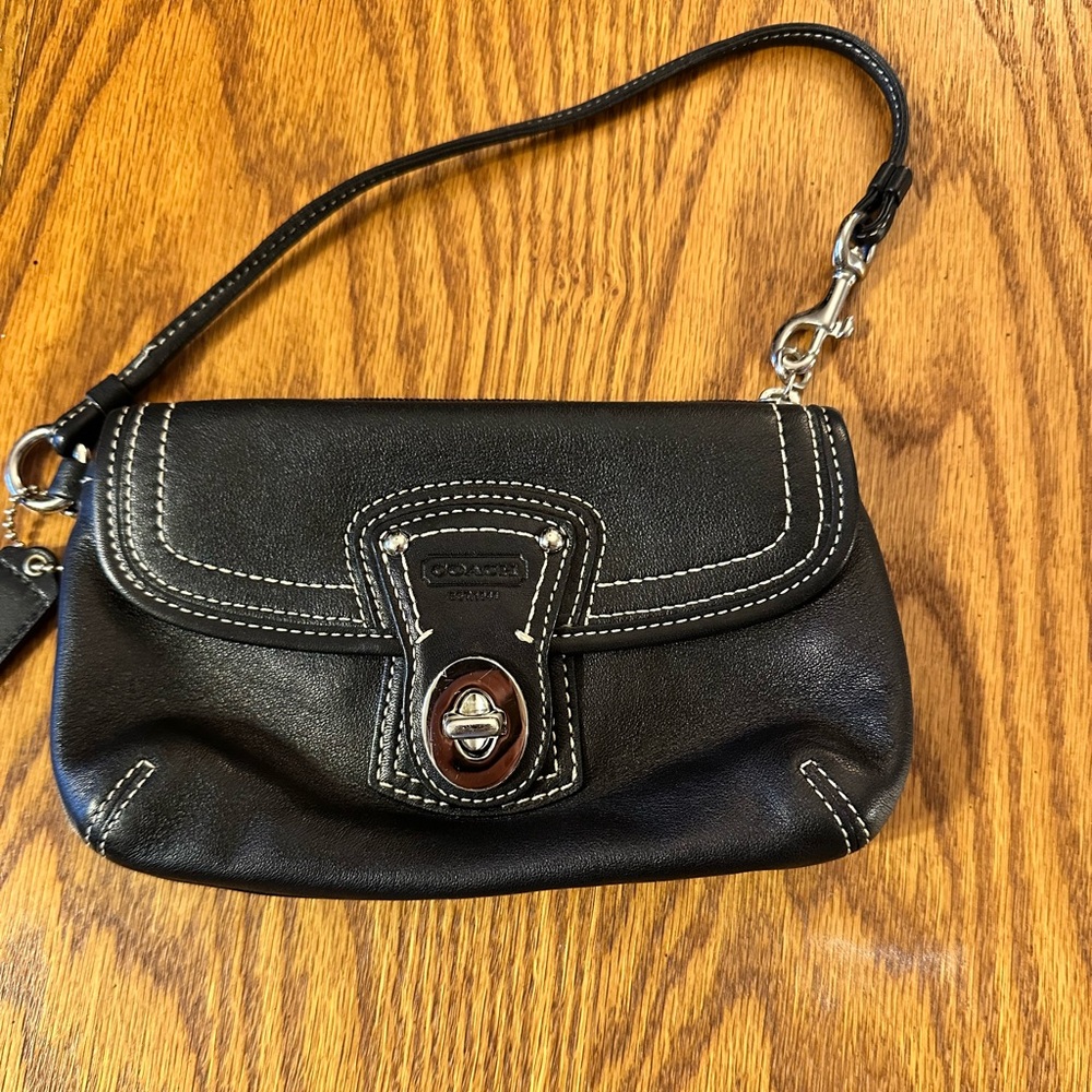 Coach  vintage soho turn key lock with zipper wristlet EUC no creed